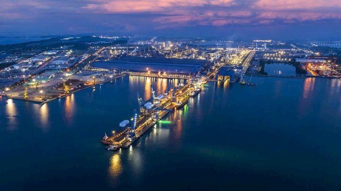 Dự án sản xuất ray đường sắt và thép đặc biệt Hòa Phát Dung Quất, tổng vốn đầu tư 10.000 tỷ đồng sẽ triển khai tại Khu kinh tế Dung Quất.